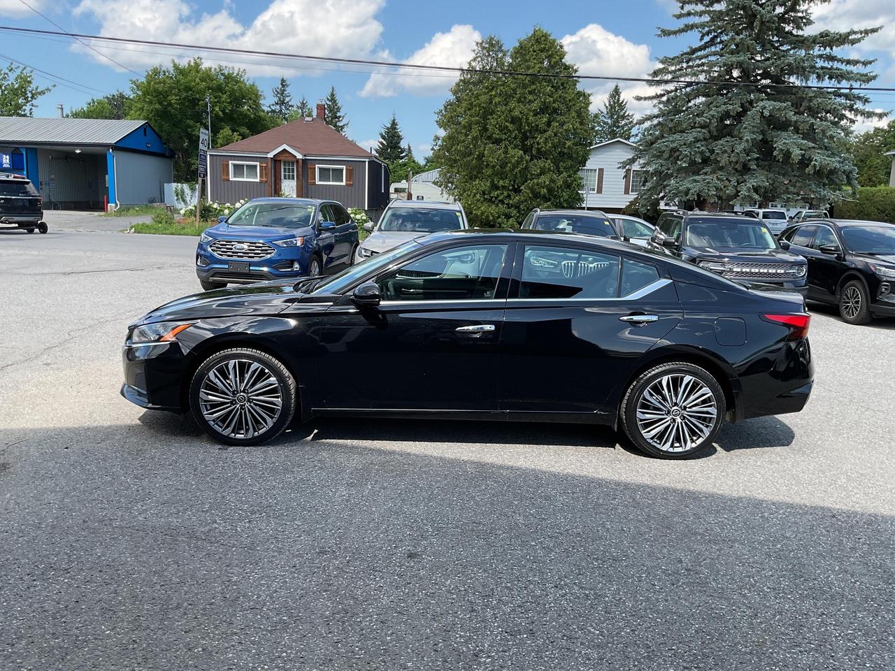 2025 Nissan Altima Platinum All-Wheel Drive Sedan Photo