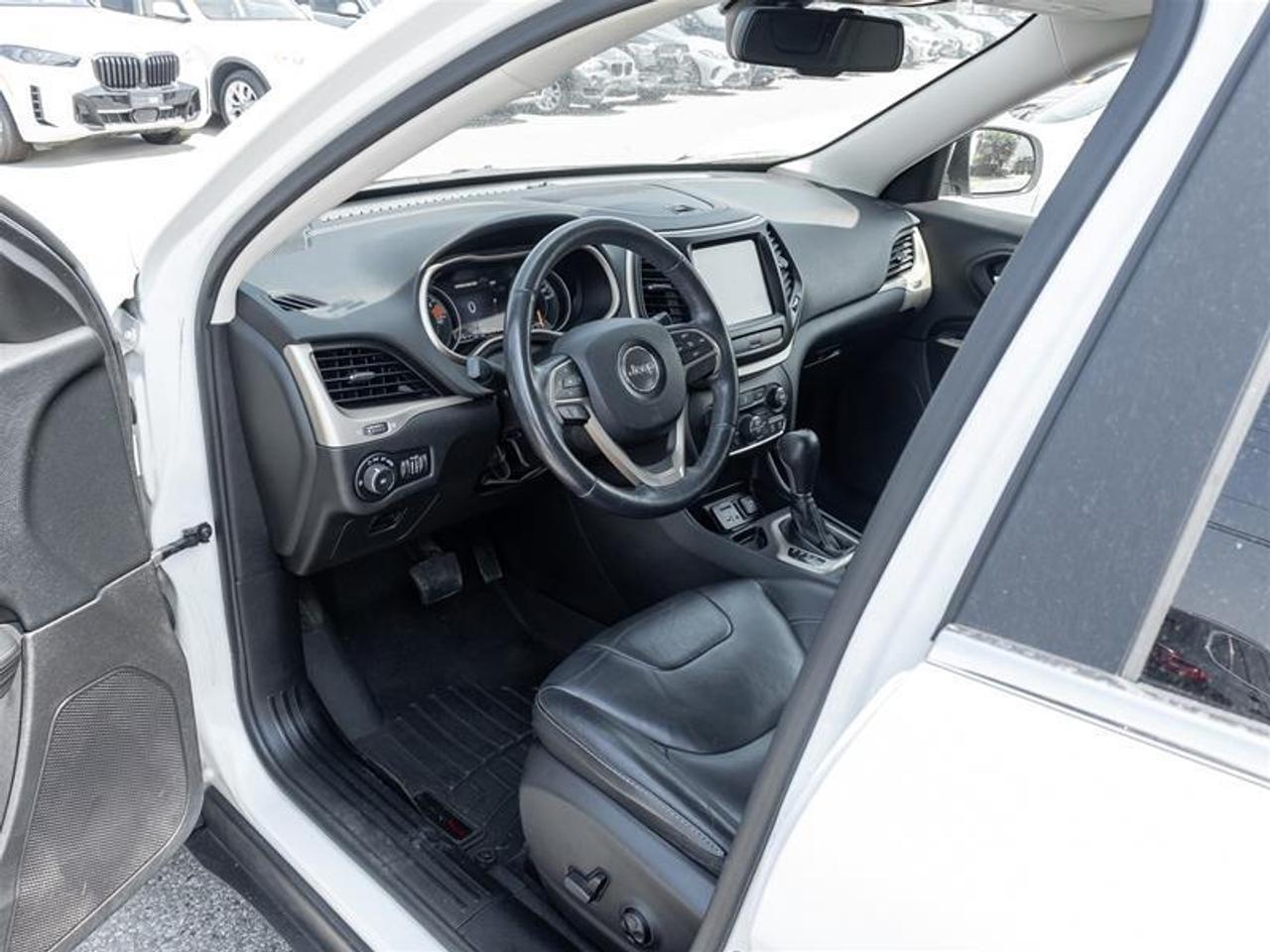 2016 Jeep Cherokee Limited 4dr Front-Wheel Drive Photo