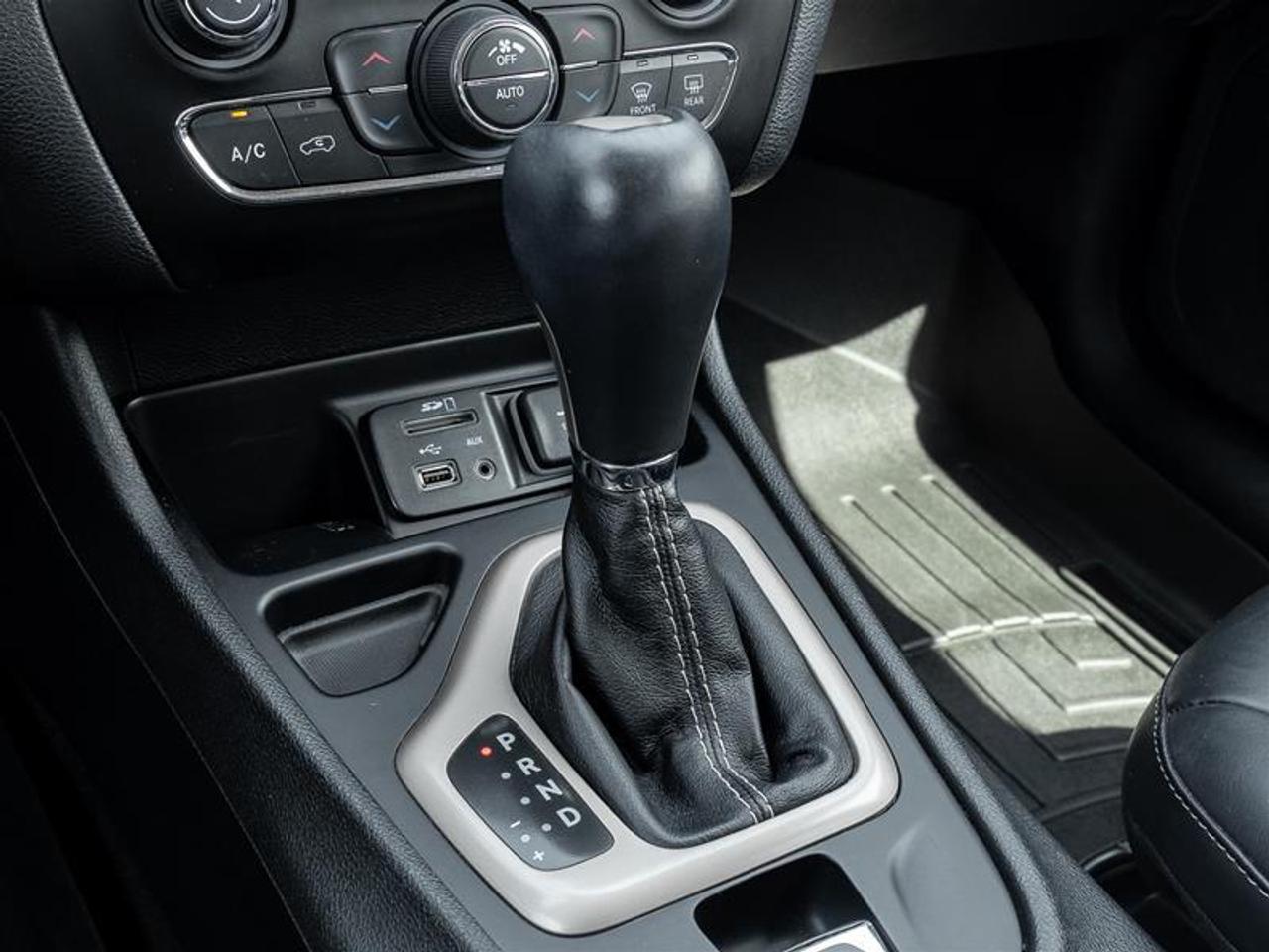 2016 Jeep Cherokee Limited 4dr Front-Wheel Drive Photo