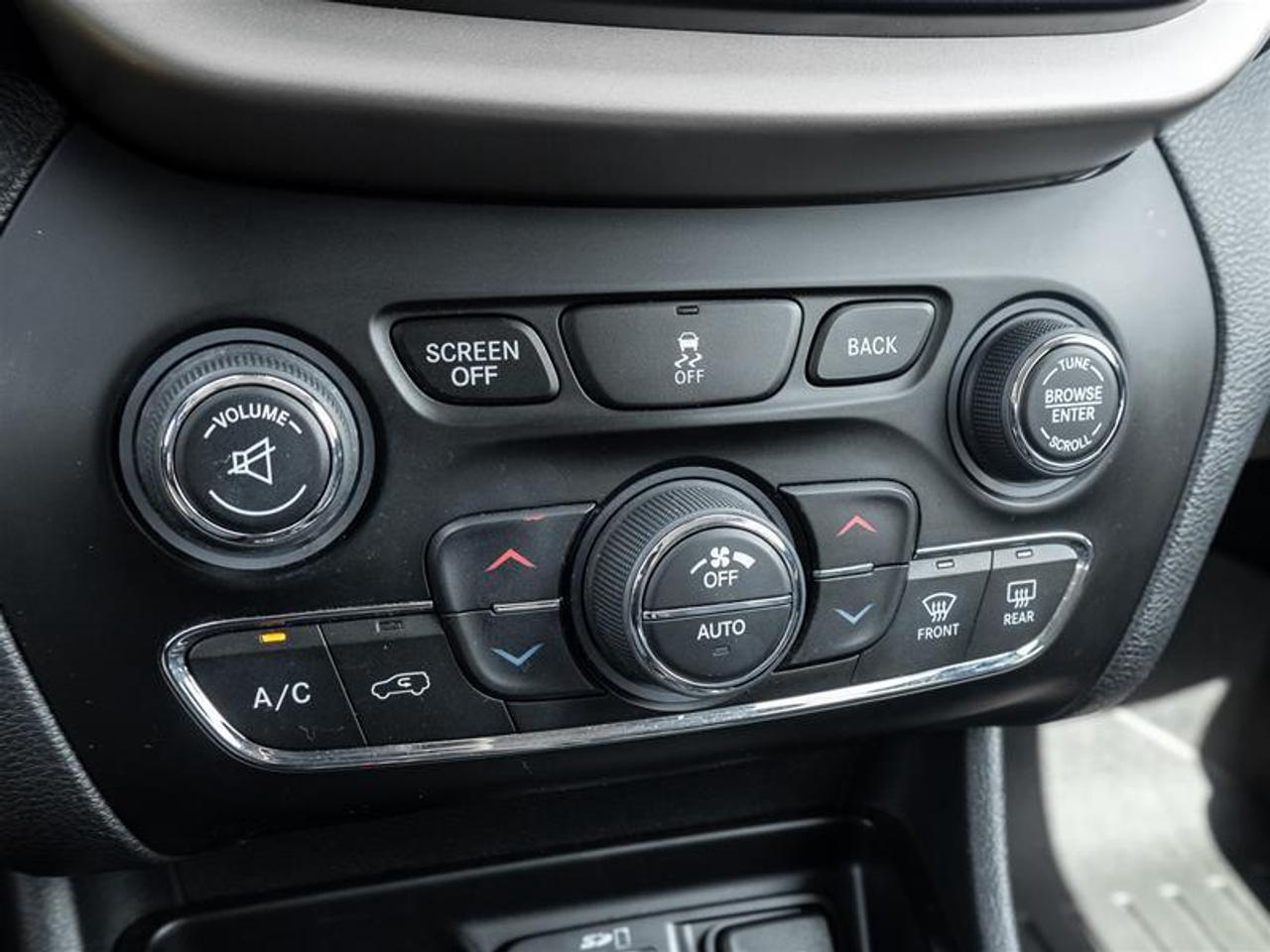 2016 Jeep Cherokee Limited 4dr Front-Wheel Drive Photo