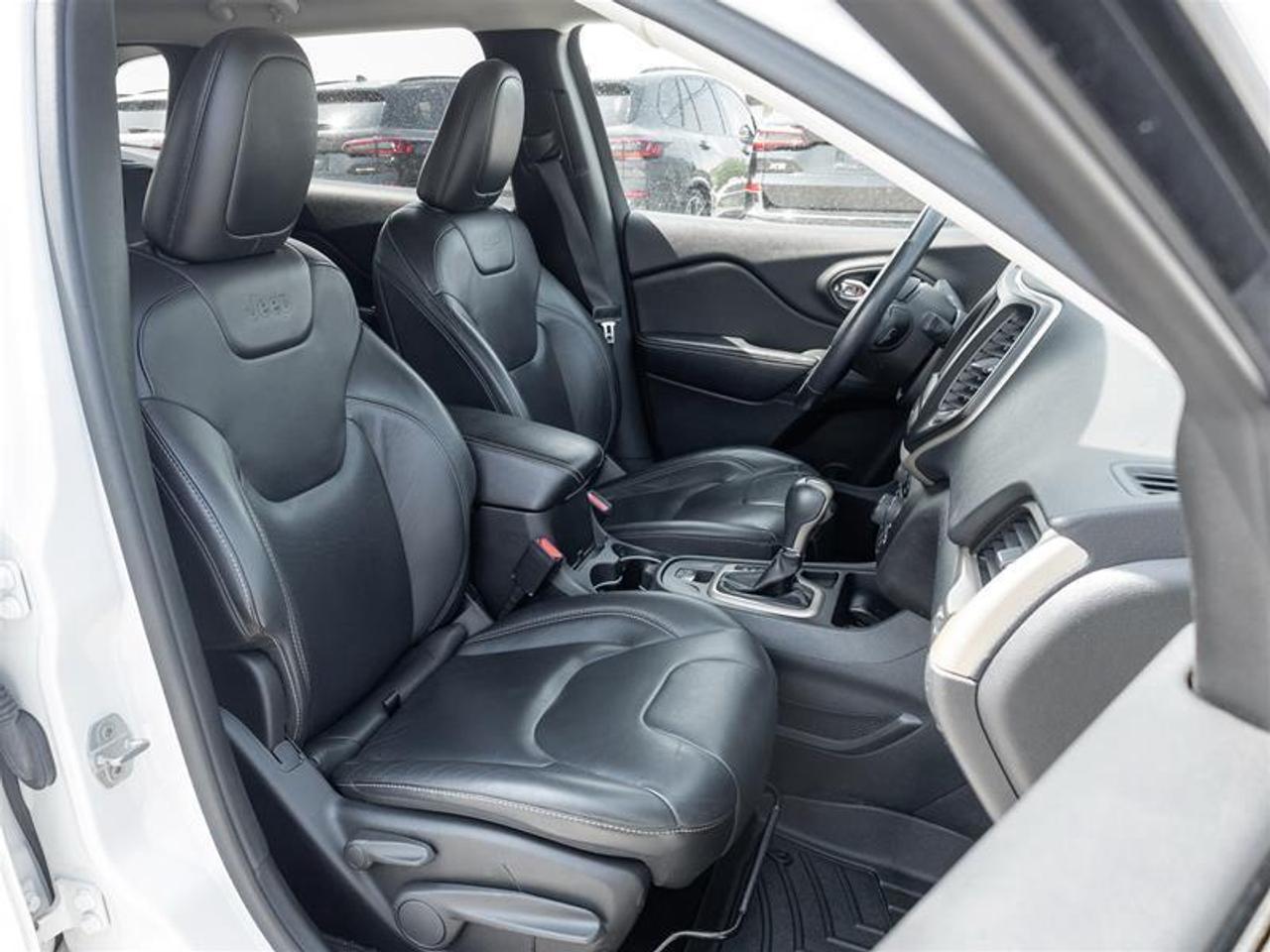 2016 Jeep Cherokee Limited 4dr Front-Wheel Drive Photo