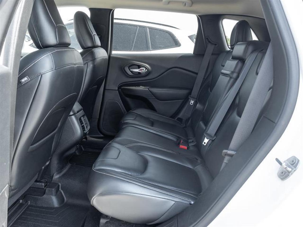 2016 Jeep Cherokee Limited 4dr Front-Wheel Drive Photo