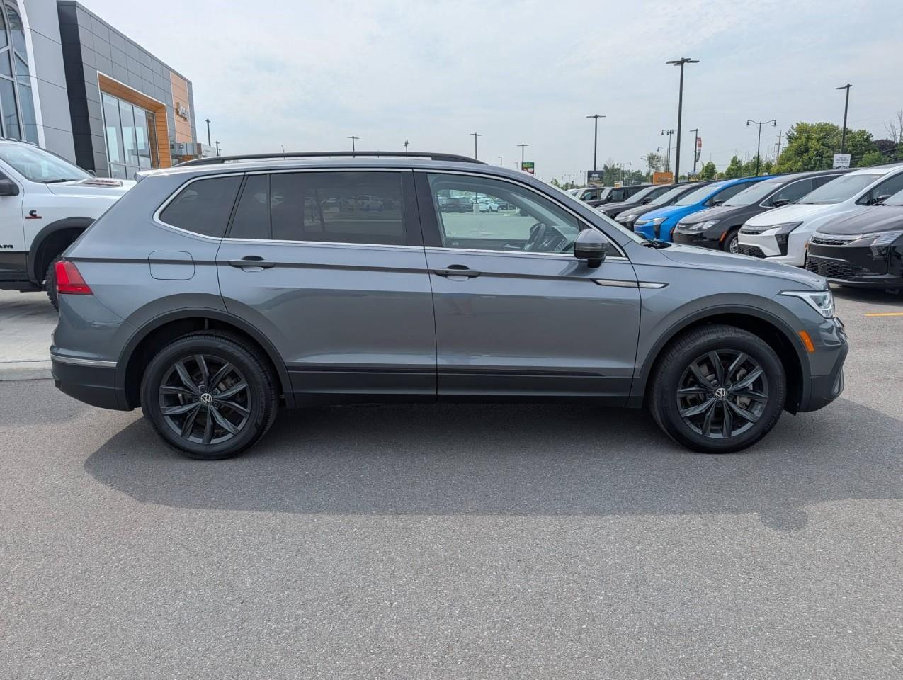 2024 Volkswagen Tiguan Comfortline Low kms/ No accidents Photo2