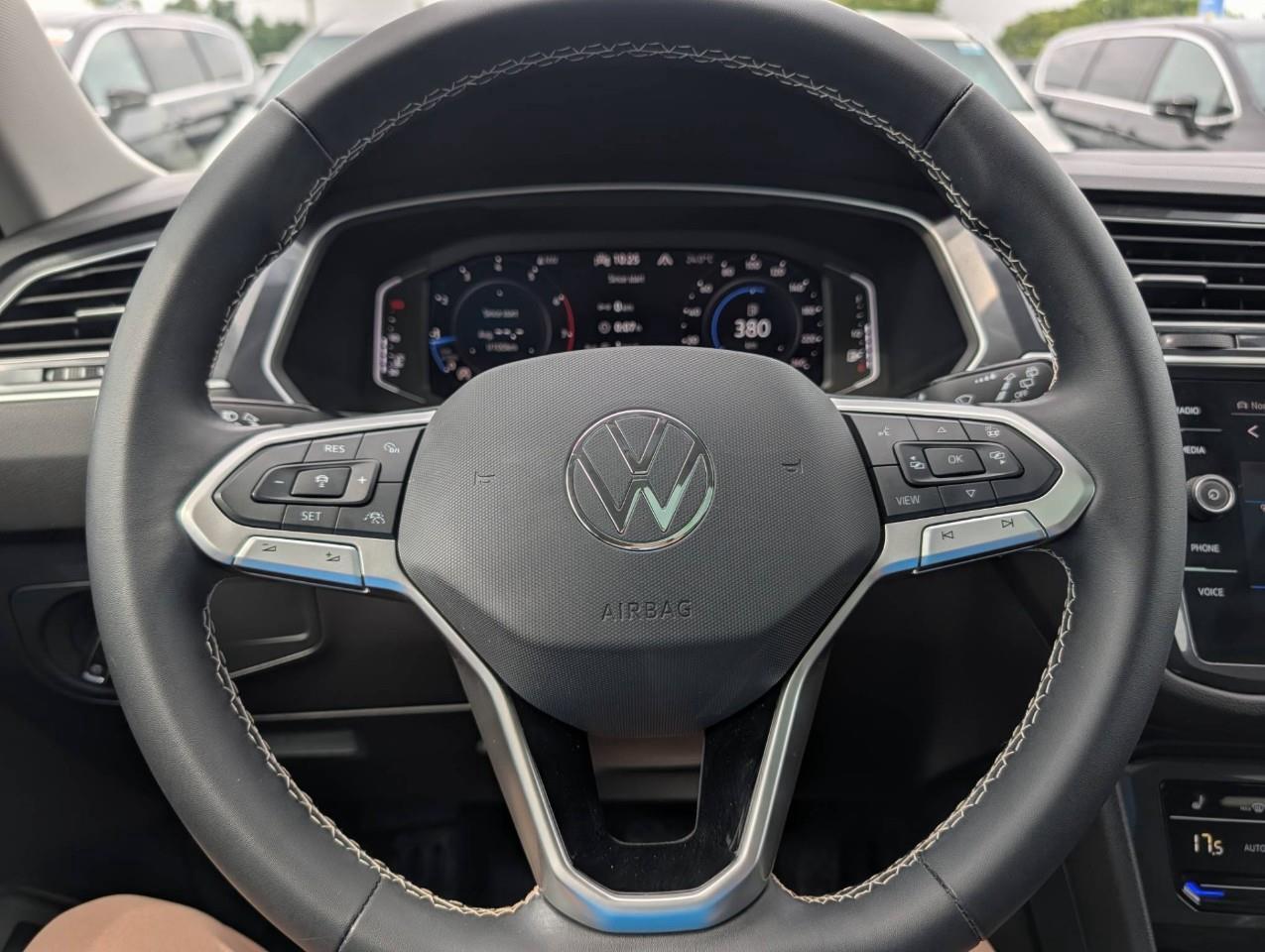 2024 Volkswagen Tiguan Comfortline Low kms/ No accidents Photo