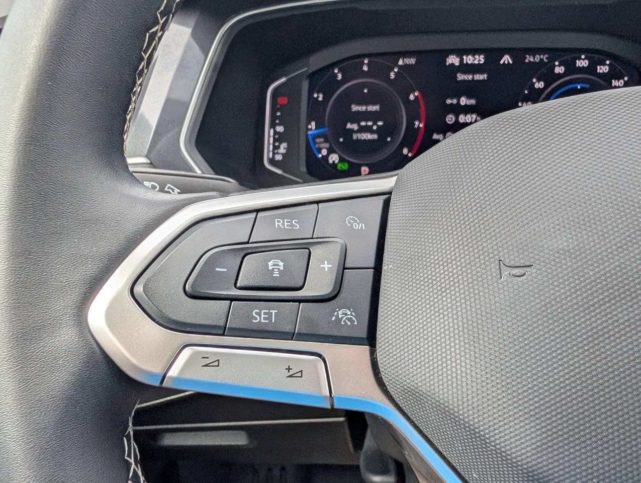 2024 Volkswagen Tiguan Comfortline Low kms/ No accidents Photo