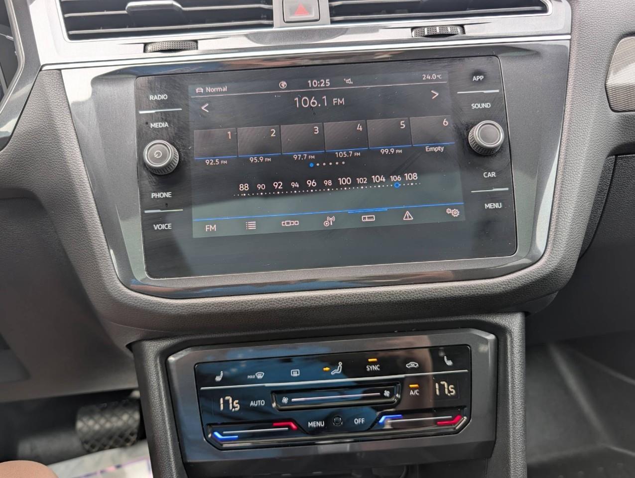 2024 Volkswagen Tiguan Comfortline Low kms/ No accidents Photo