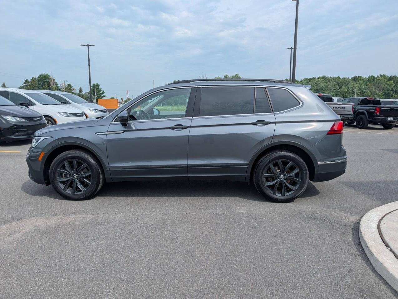 2024 Volkswagen Tiguan Comfortline Low kms/ No accidents Photo