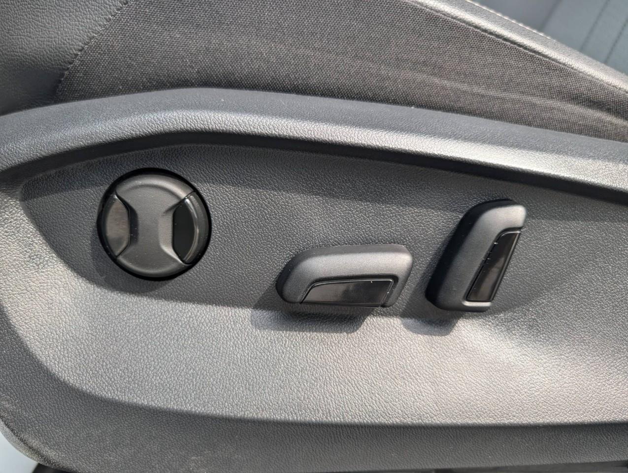 2024 Volkswagen Tiguan Comfortline Low kms/ No accidents Photo