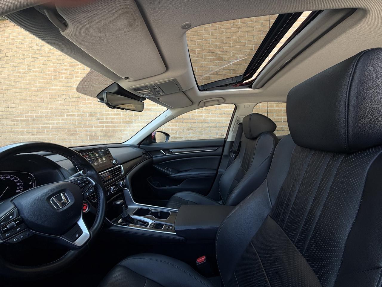 2019 Honda Accord Touring   FULLY LOADED   Vented Seats   HUD   Navi Photo