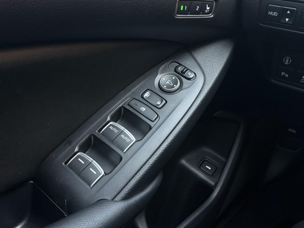 2019 Honda Accord Touring   FULLY LOADED   Vented Seats   HUD   Navi Photo