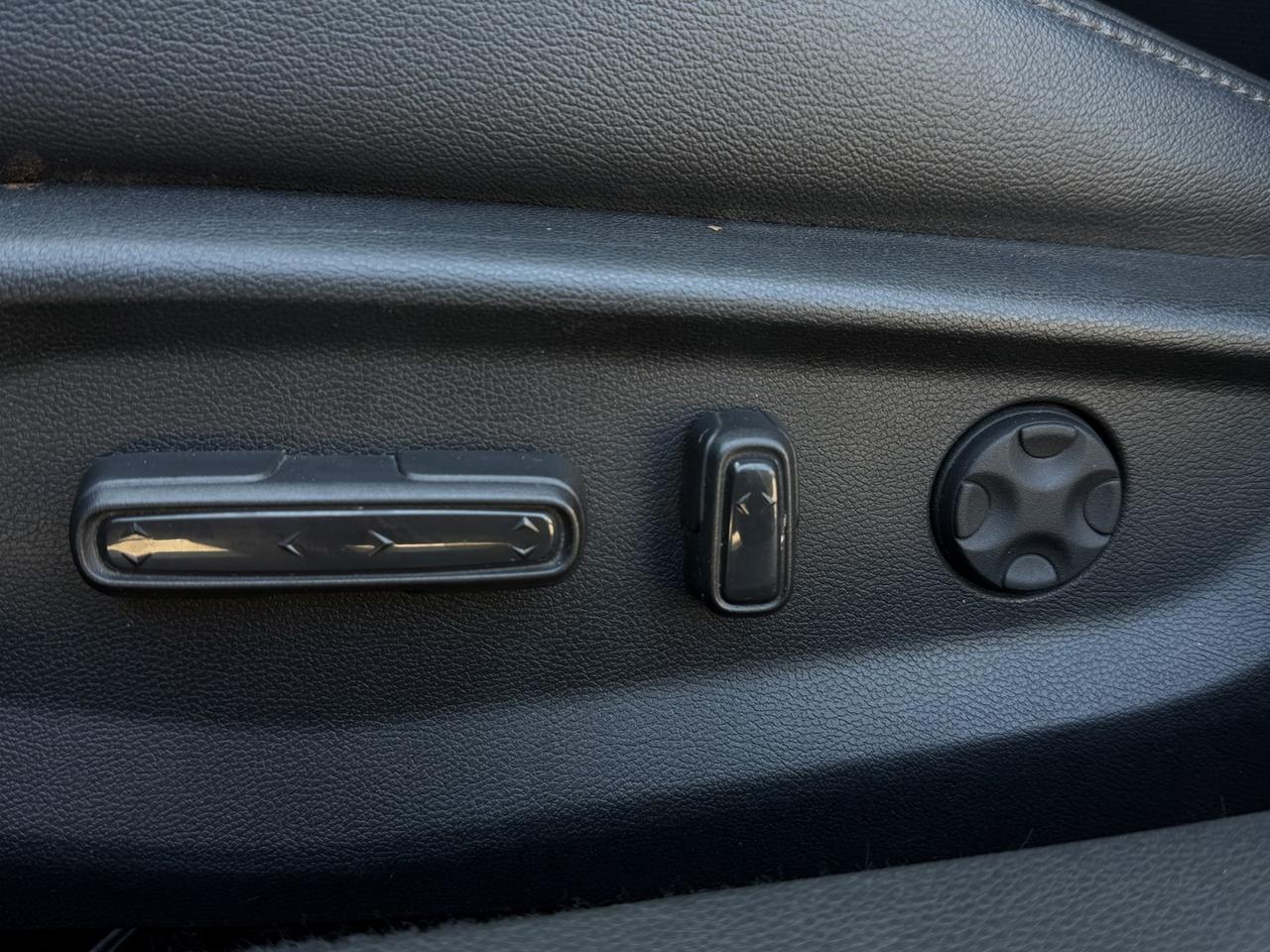 2019 Honda Accord Touring   FULLY LOADED   Vented Seats   HUD   Navi Photo