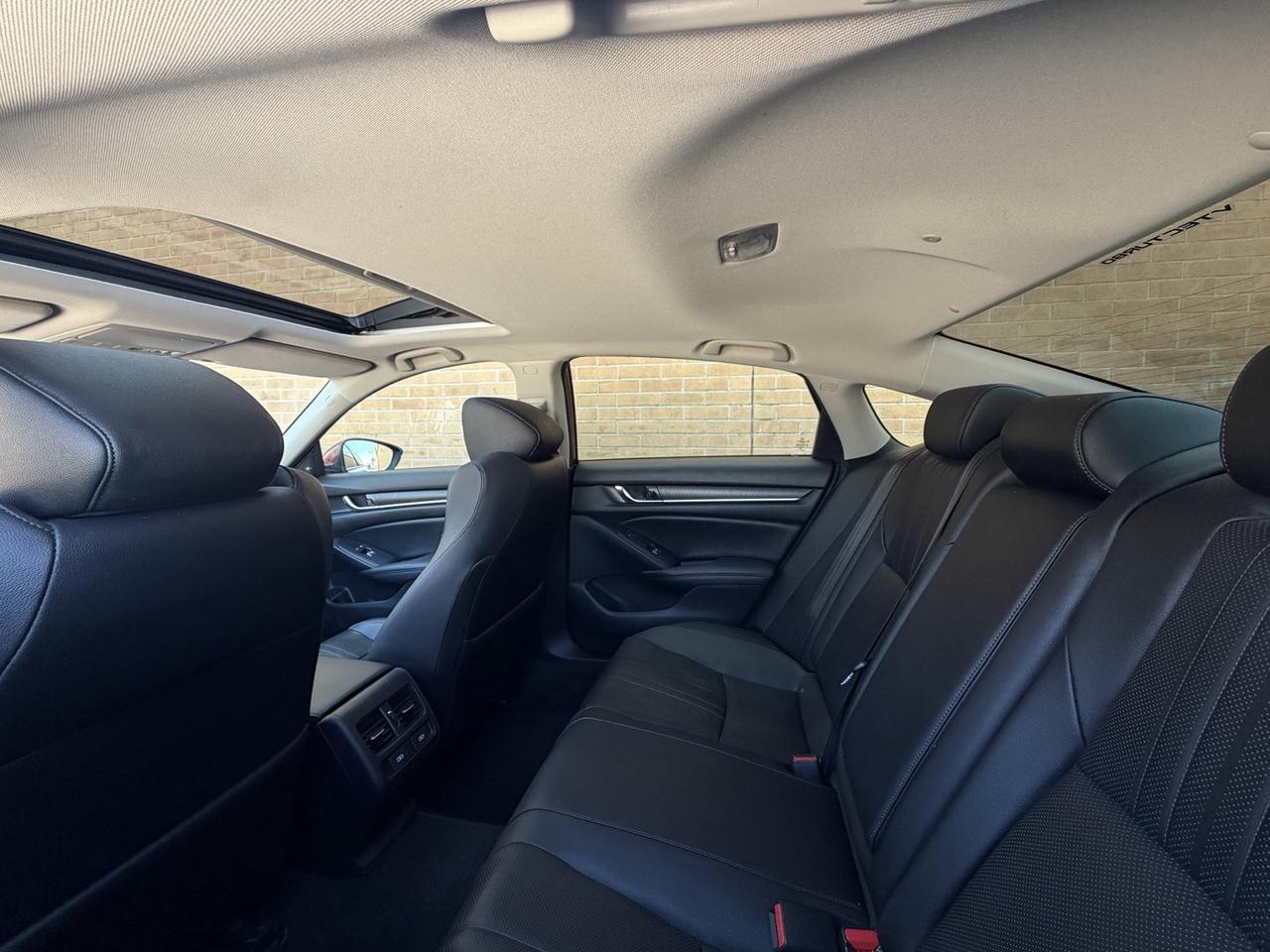 2019 Honda Accord Touring   FULLY LOADED   Vented Seats   HUD   Navi Photo