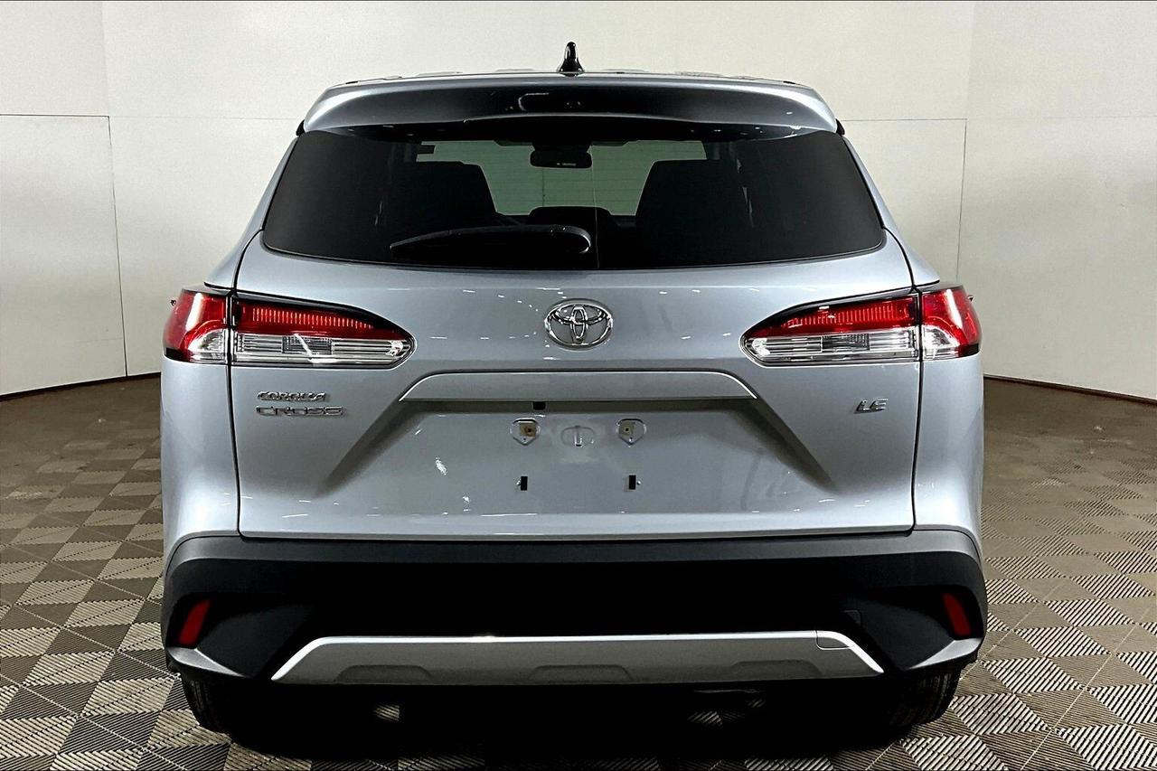 2025 Toyota Corolla Cross LE FWD Photo