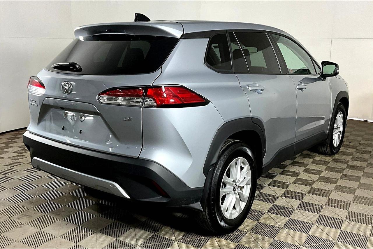 2025 Toyota Corolla Cross LE FWD Photo
