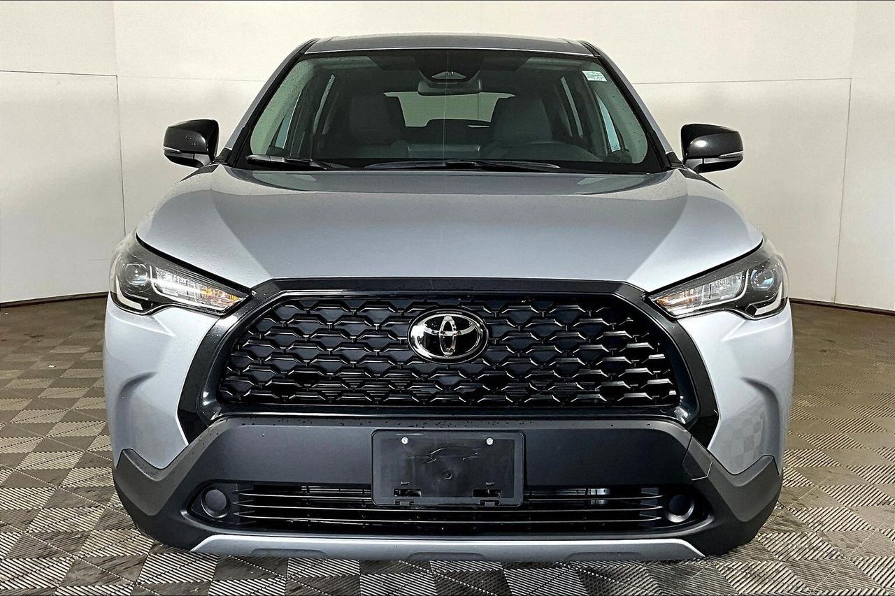 2025 Toyota Corolla Cross LE FWD Photo