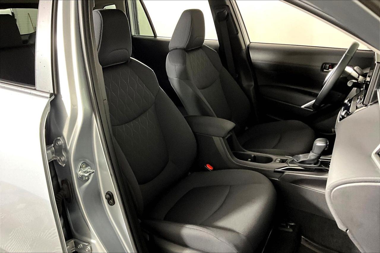 2025 Toyota Corolla Cross LE FWD Photo