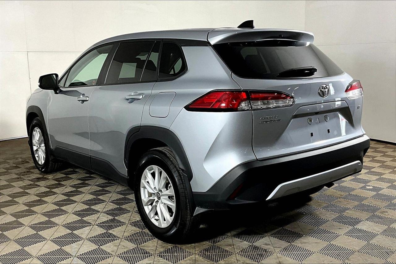 2025 Toyota Corolla Cross LE FWD Photo