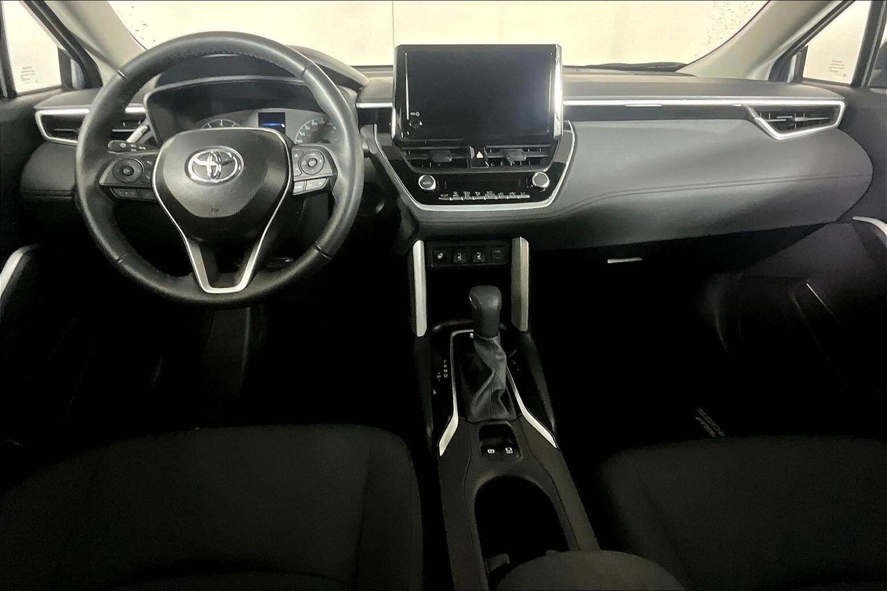 2025 Toyota Corolla Cross LE FWD Photo