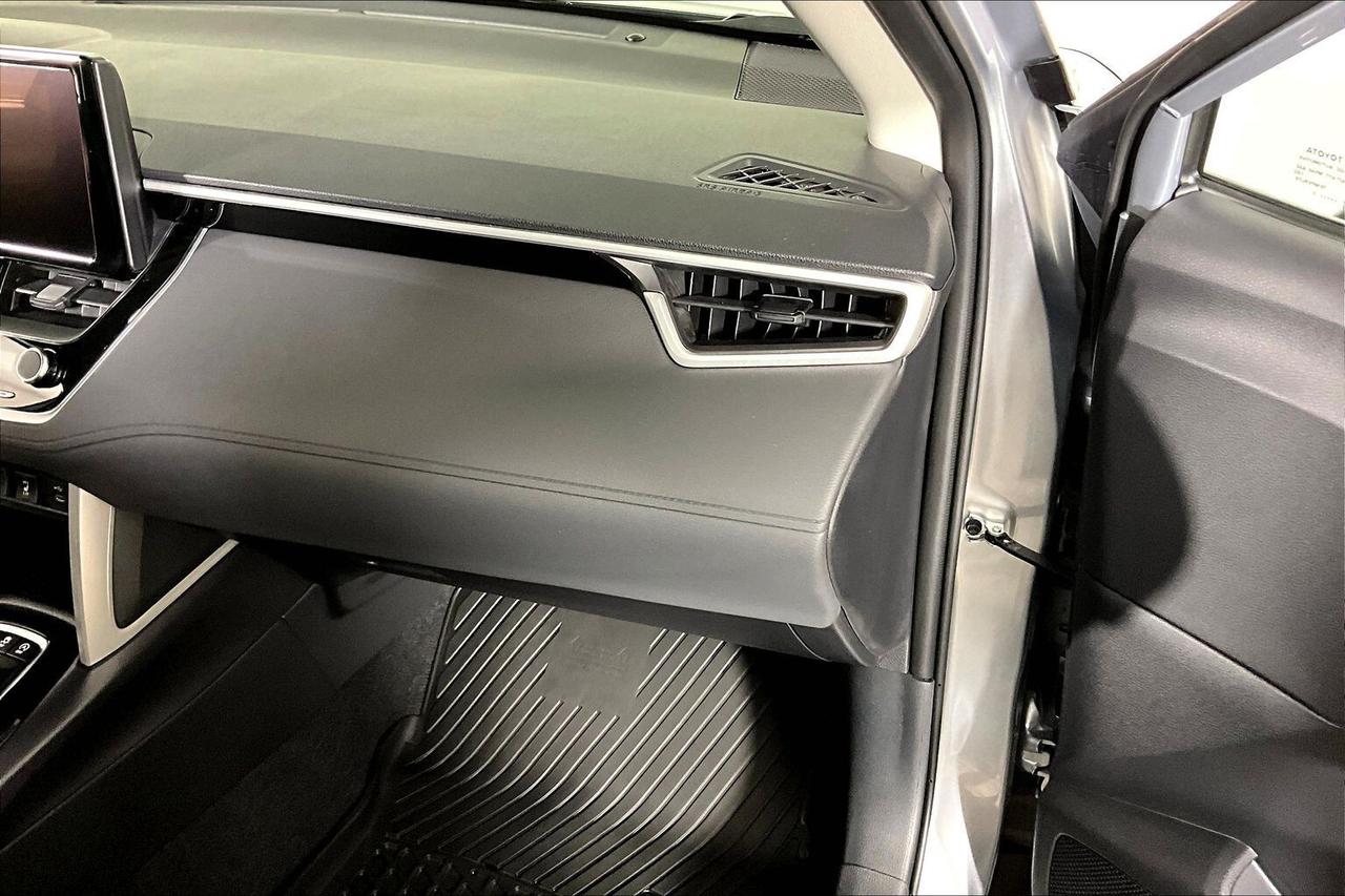 2025 Toyota Corolla Cross LE FWD Photo