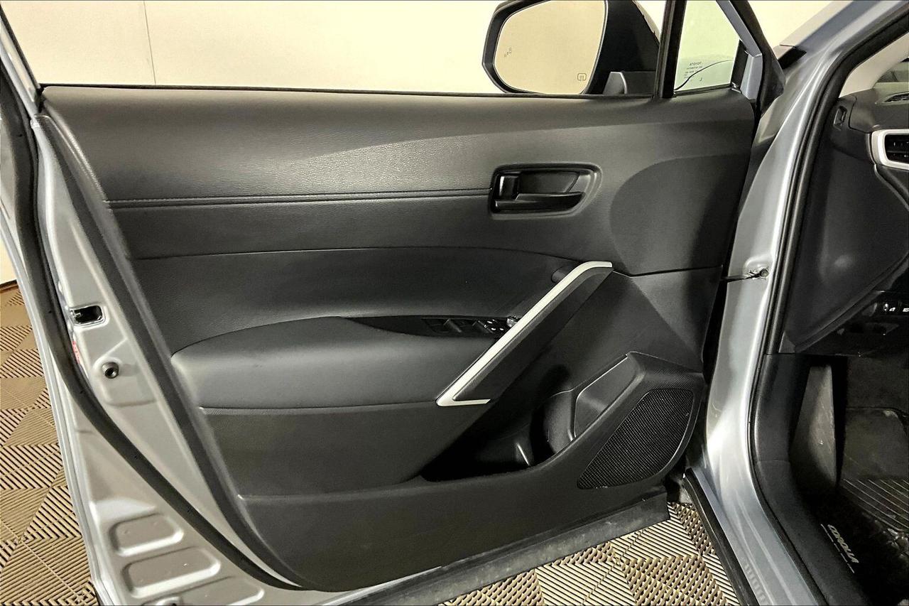 2025 Toyota Corolla Cross LE FWD Photo