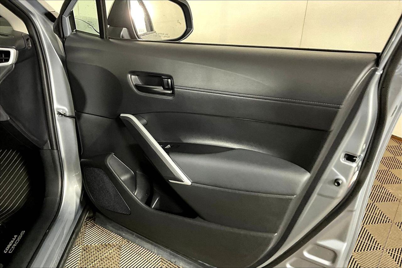 2025 Toyota Corolla Cross LE FWD Photo