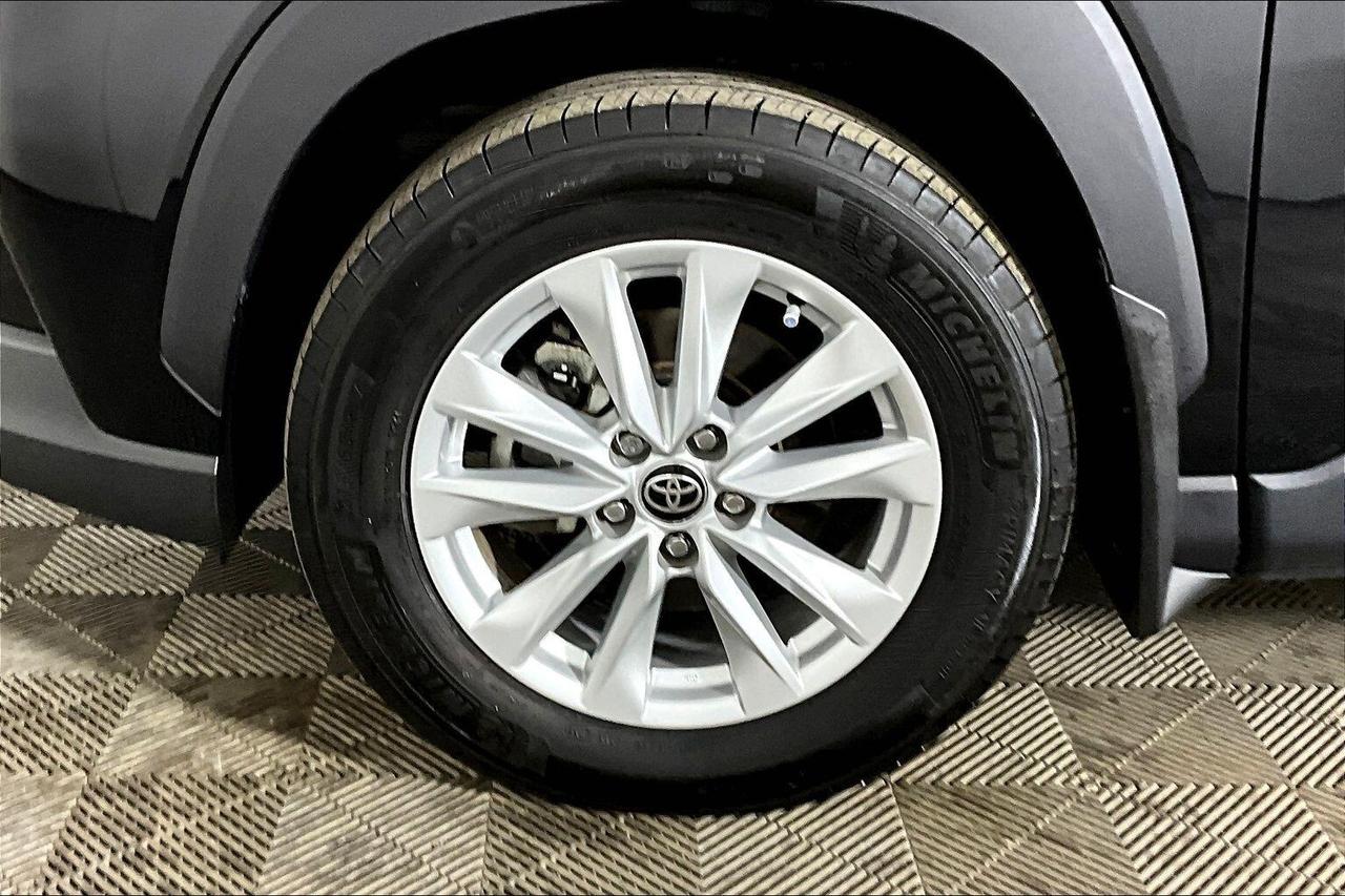 2022 Toyota Corolla Cross LE FWD Photo