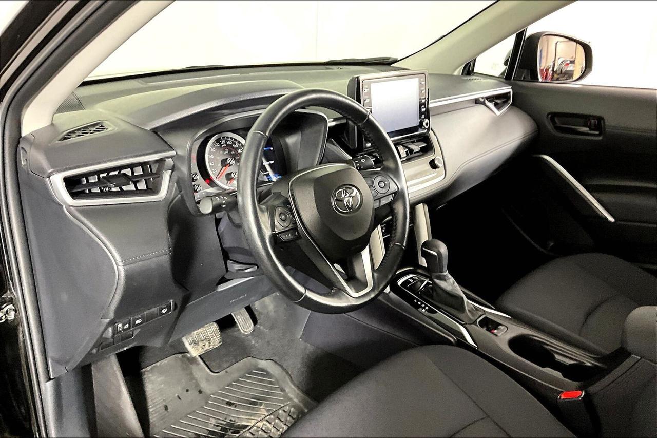 2022 Toyota Corolla Cross LE FWD Photo