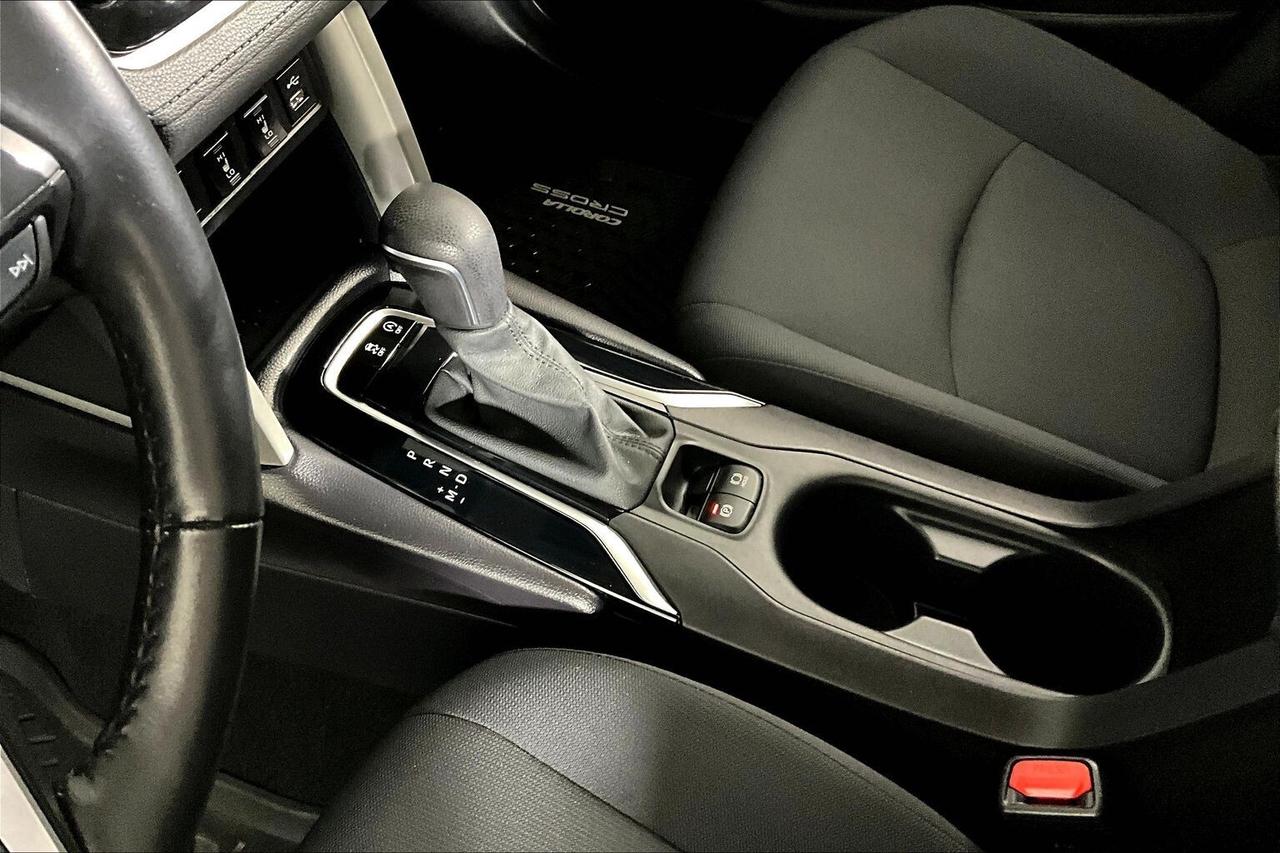 2022 Toyota Corolla Cross LE FWD Photo