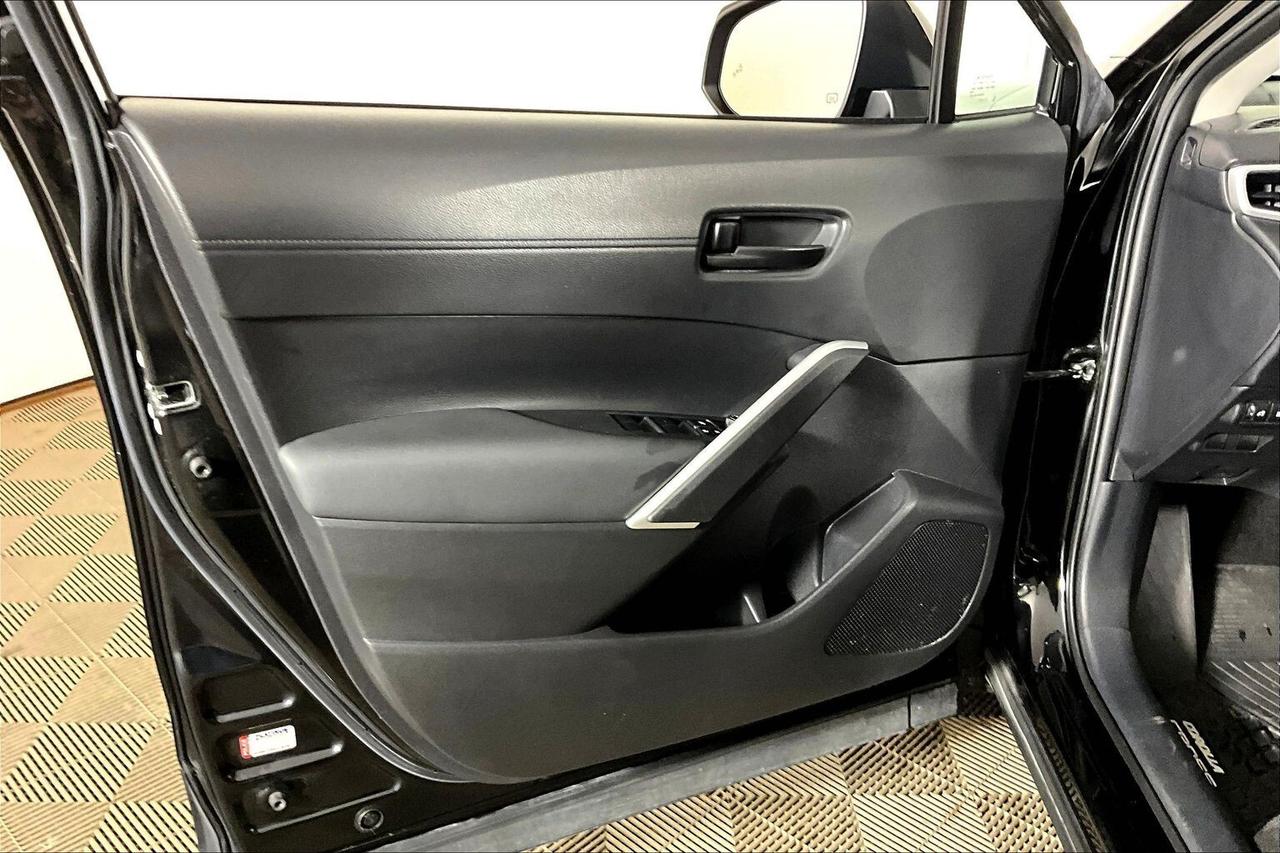 2022 Toyota Corolla Cross LE FWD Photo