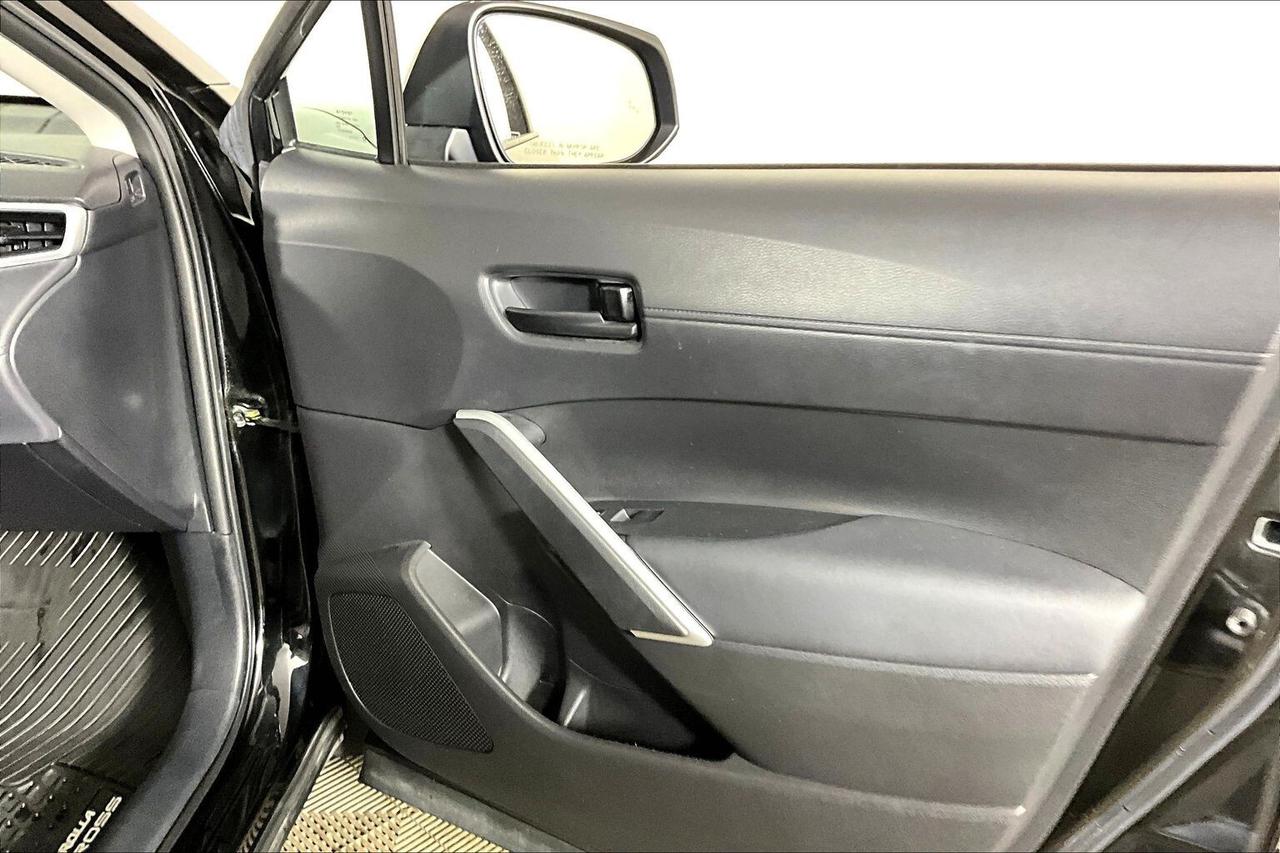 2022 Toyota Corolla Cross LE FWD Photo