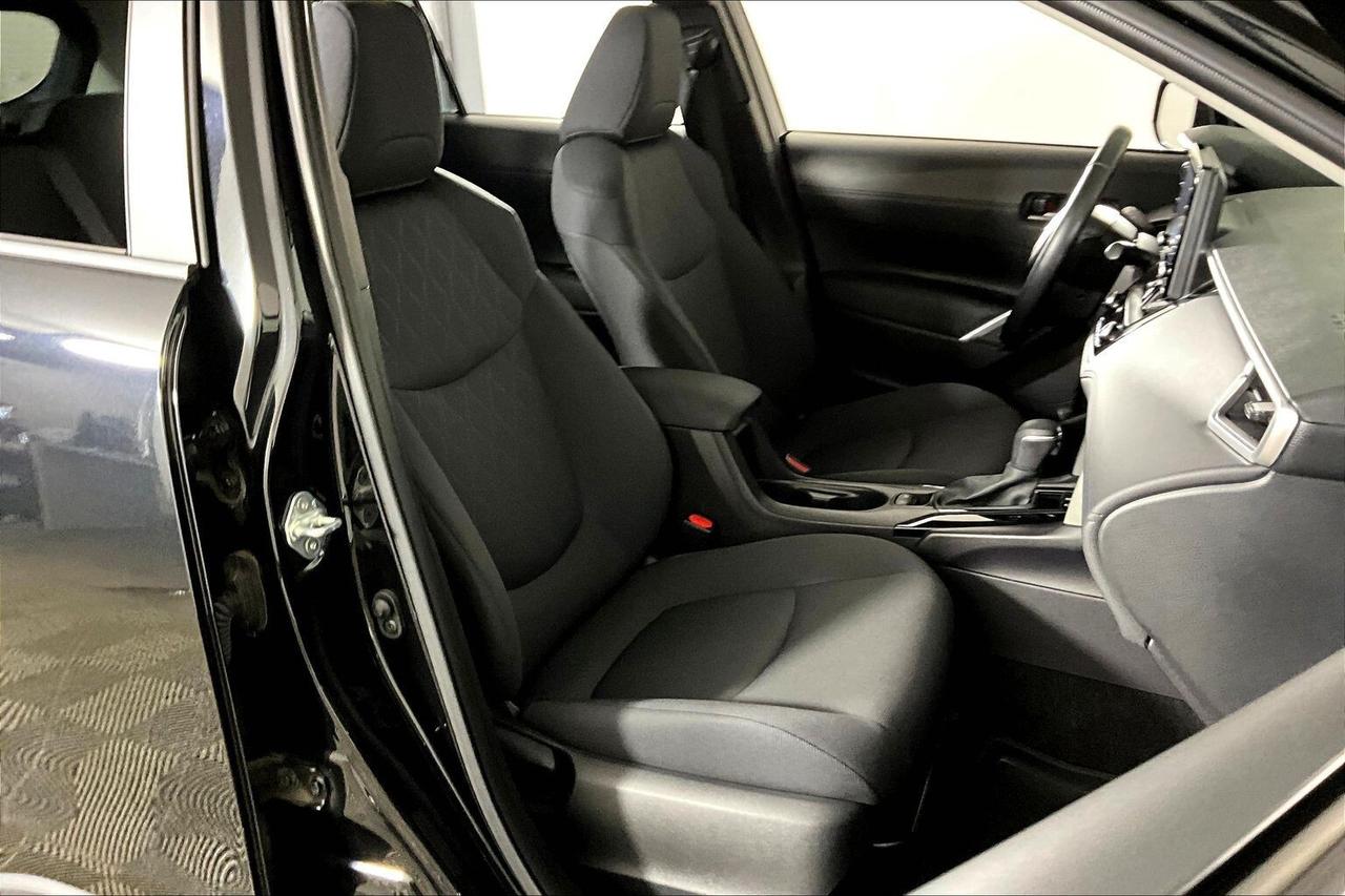 2022 Toyota Corolla Cross LE FWD Photo