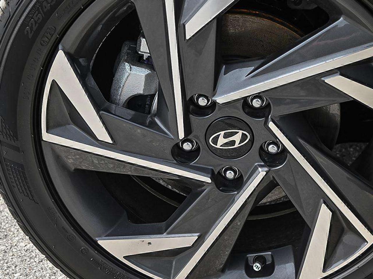 2026 Hyundai Elantra Preferred IVT w/Tech Pkg demo used Photo