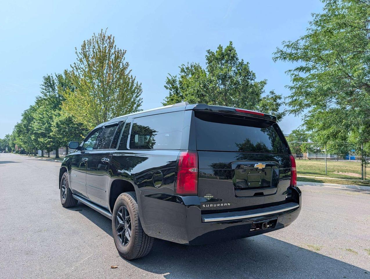 2017 Chevrolet Suburban Premier Photo4