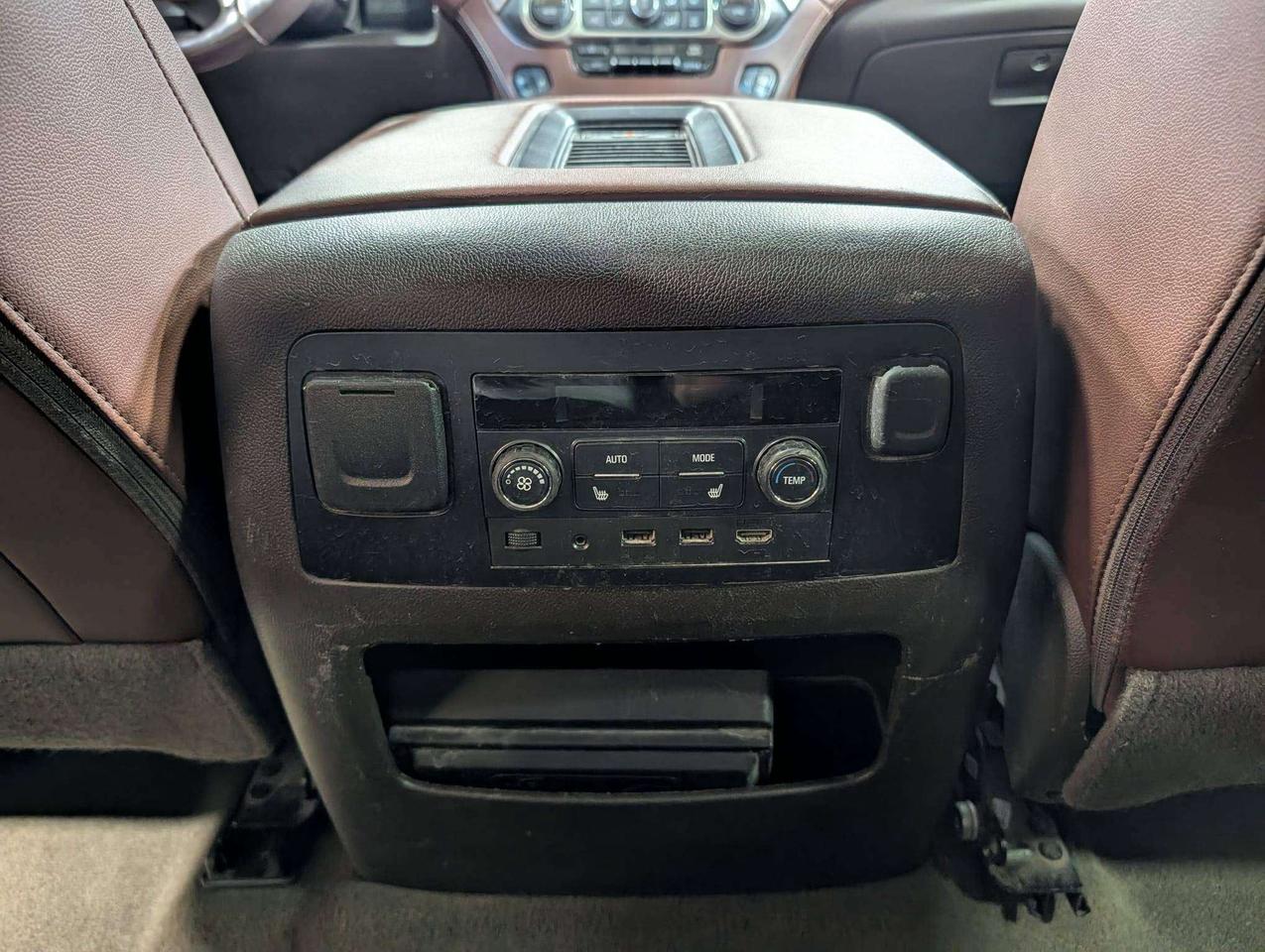 2017 Chevrolet Suburban Premier Photo