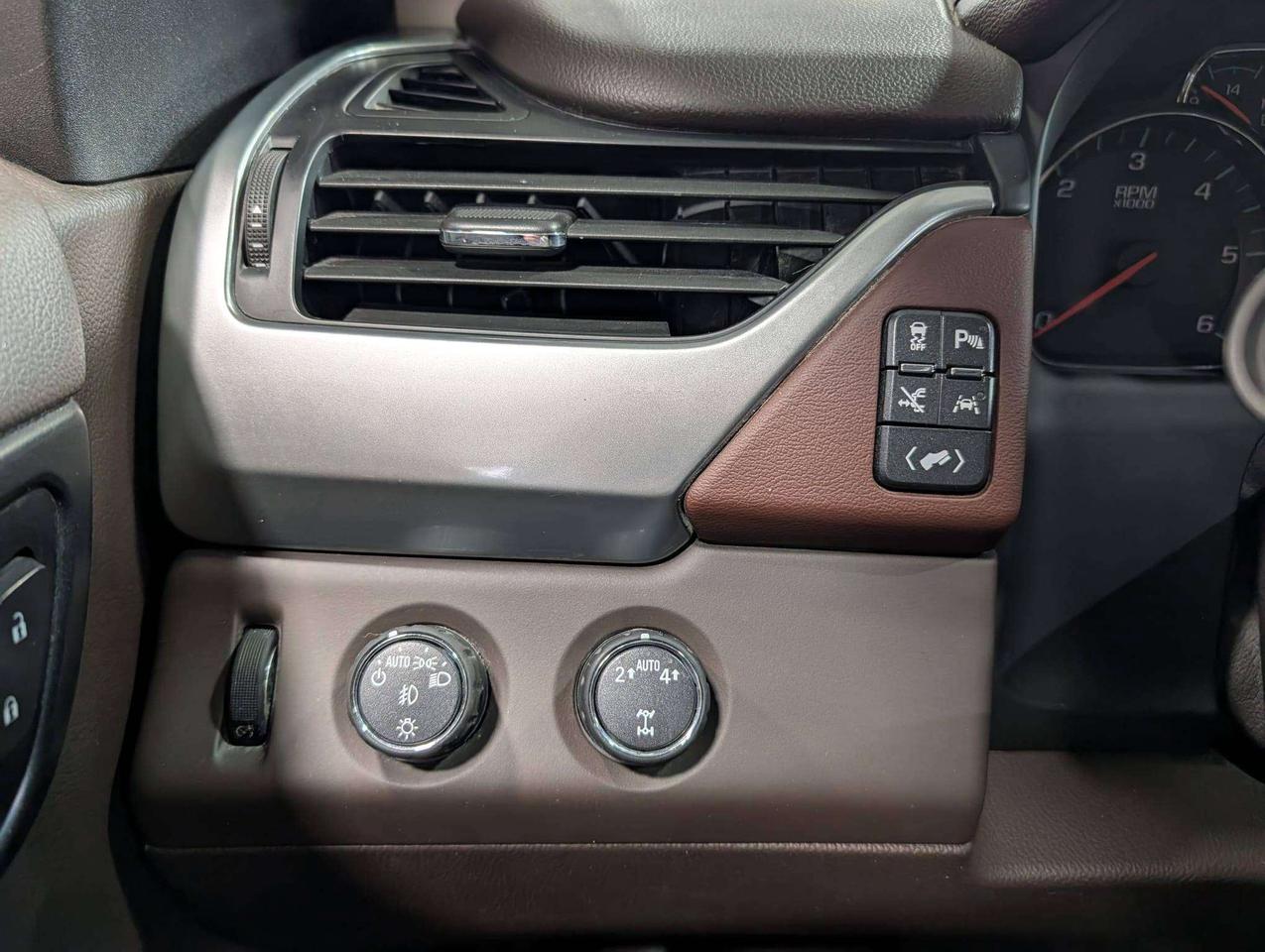 2017 Chevrolet Suburban Premier Photo
