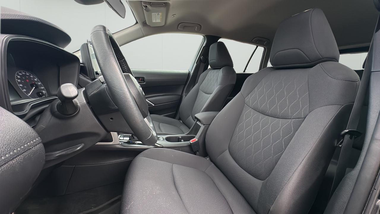 2025 Toyota Corolla Cross LE AWD Photo
