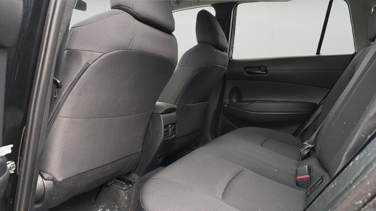 2025 Toyota Corolla Cross LE AWD Photo
