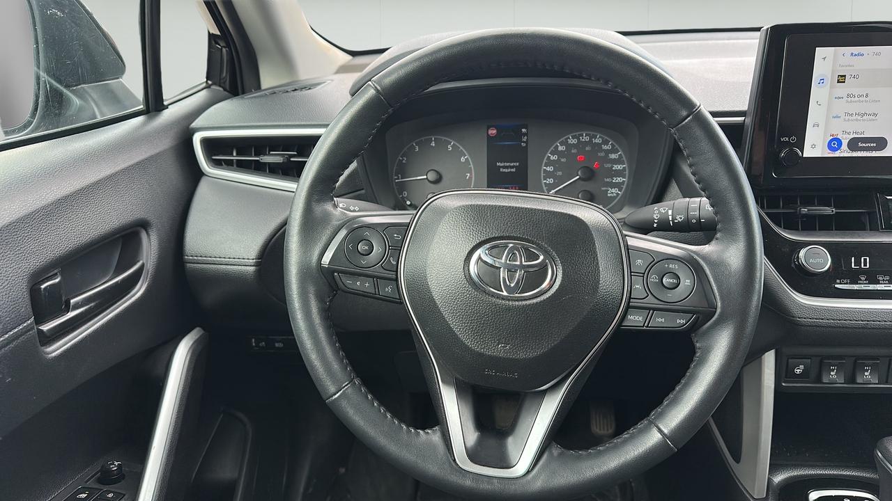 2025 Toyota Corolla Cross LE AWD Photo