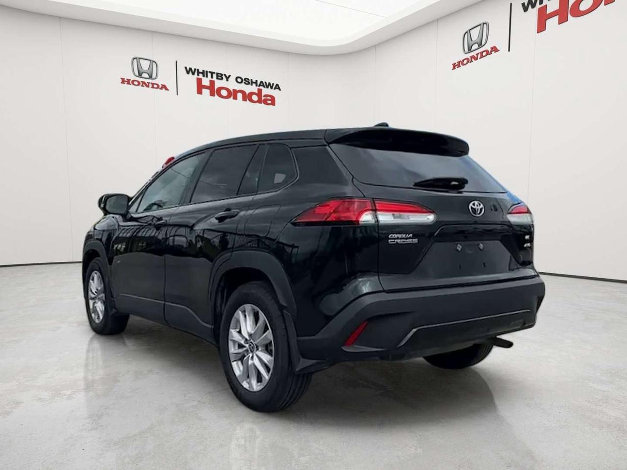 2025 Toyota Corolla Cross LE Photo4