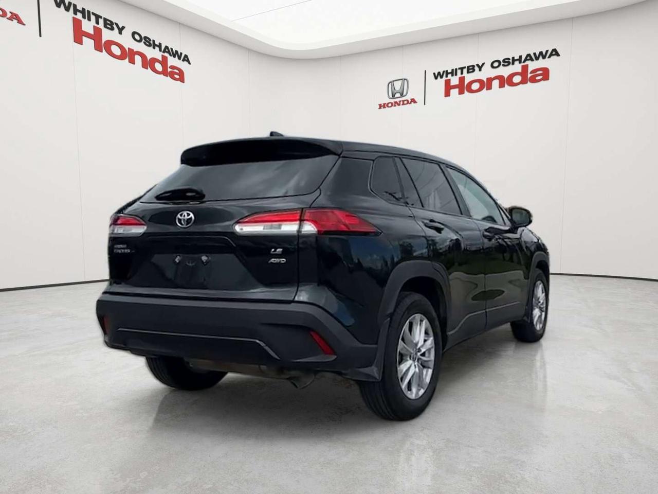 2025 Toyota Corolla Cross LE Photo