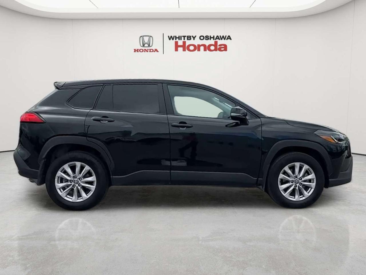 2025 Toyota Corolla Cross LE Photo