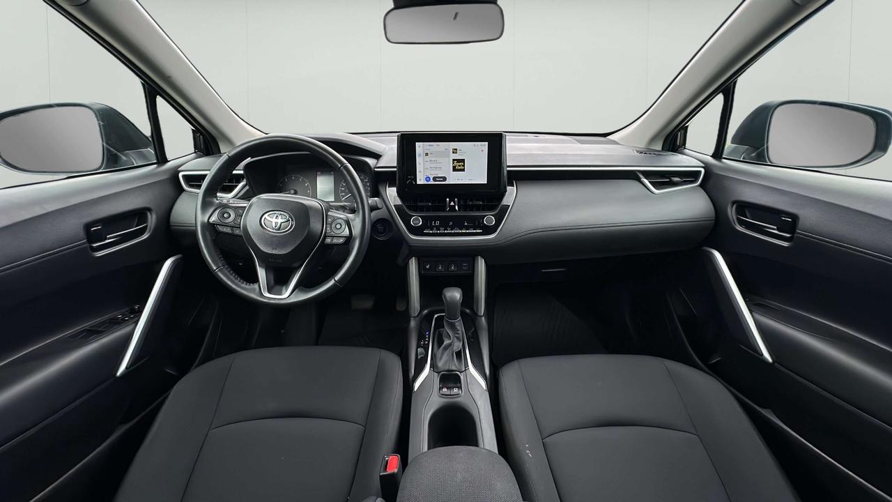 2025 Toyota Corolla Cross LE Photo