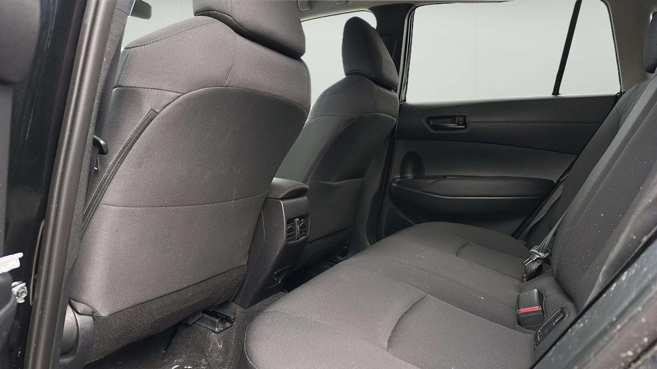 2025 Toyota Corolla Cross LE Photo