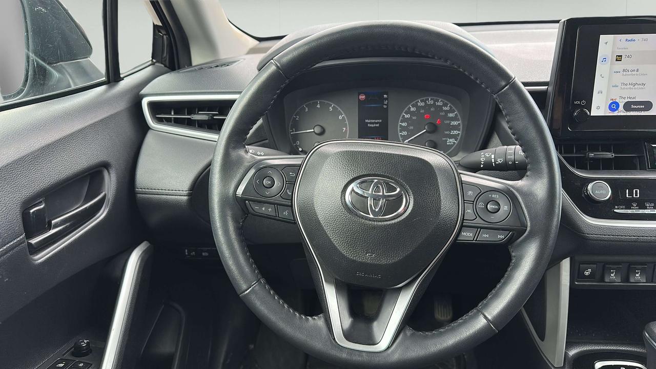 2025 Toyota Corolla Cross LE Photo