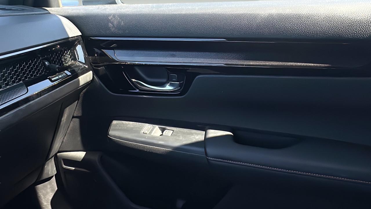 2025 Honda CR-V Hybrid Touring AWD Photo