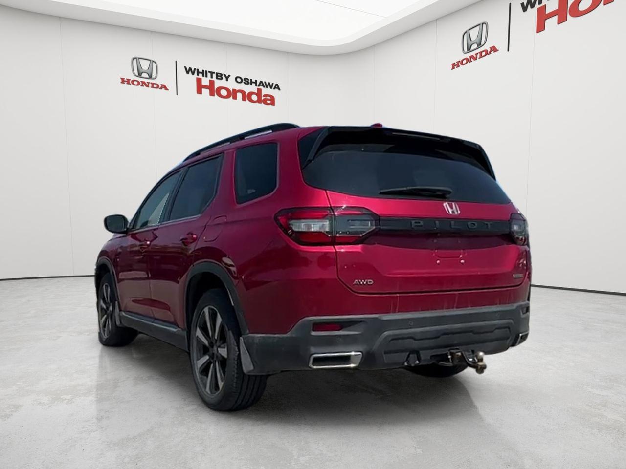 2023 Honda Pilot Touring AWD Photo4