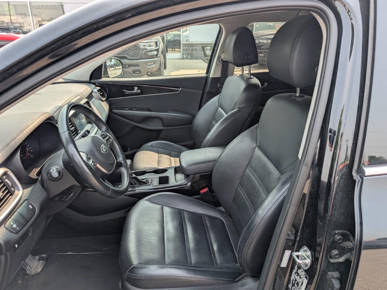 2019 Kia Sorento Sold As Is Photo3