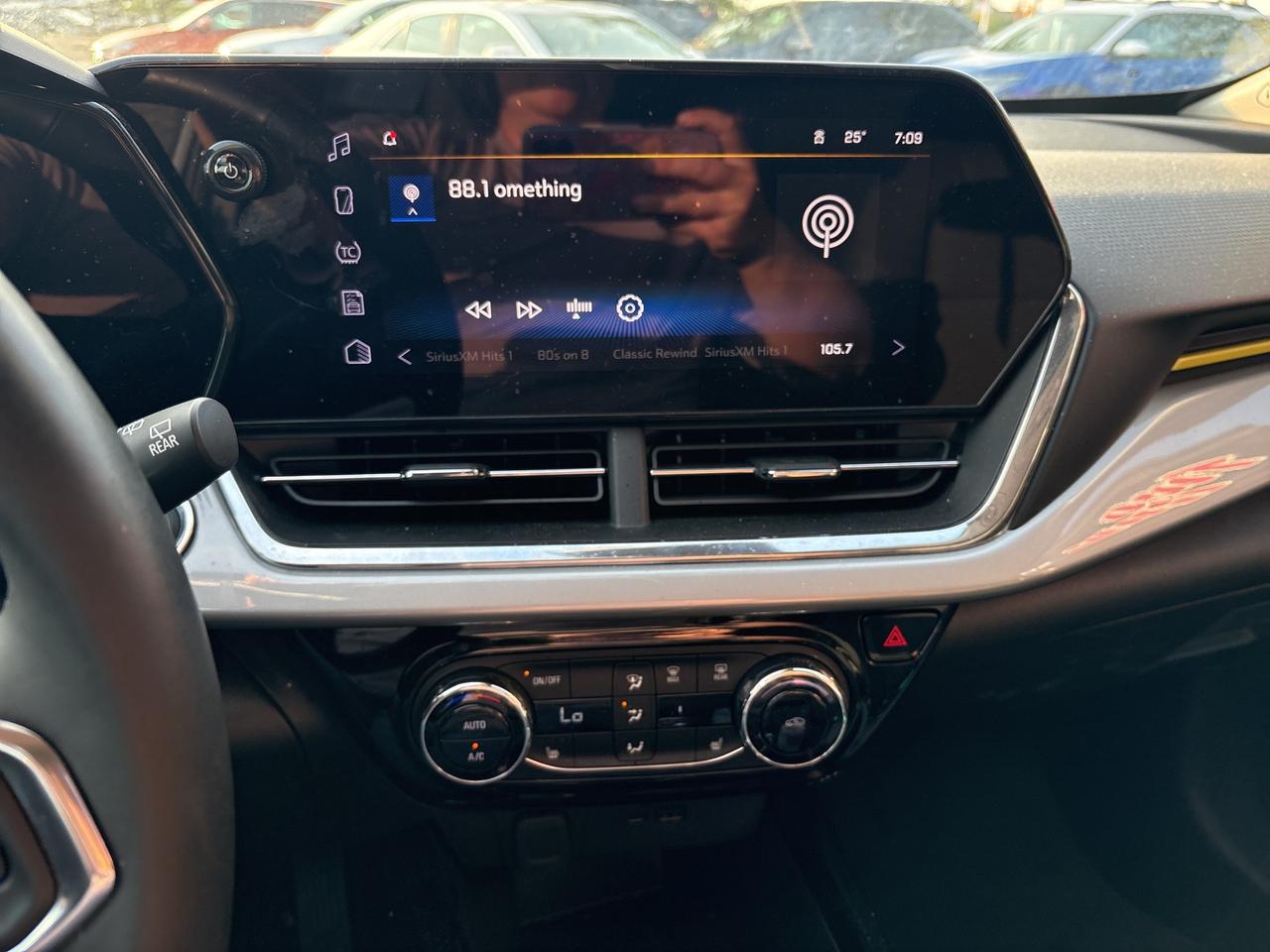 2025 Chevrolet Trax LT   Htd Cloth   Remote Start   WOW KMS Photo
