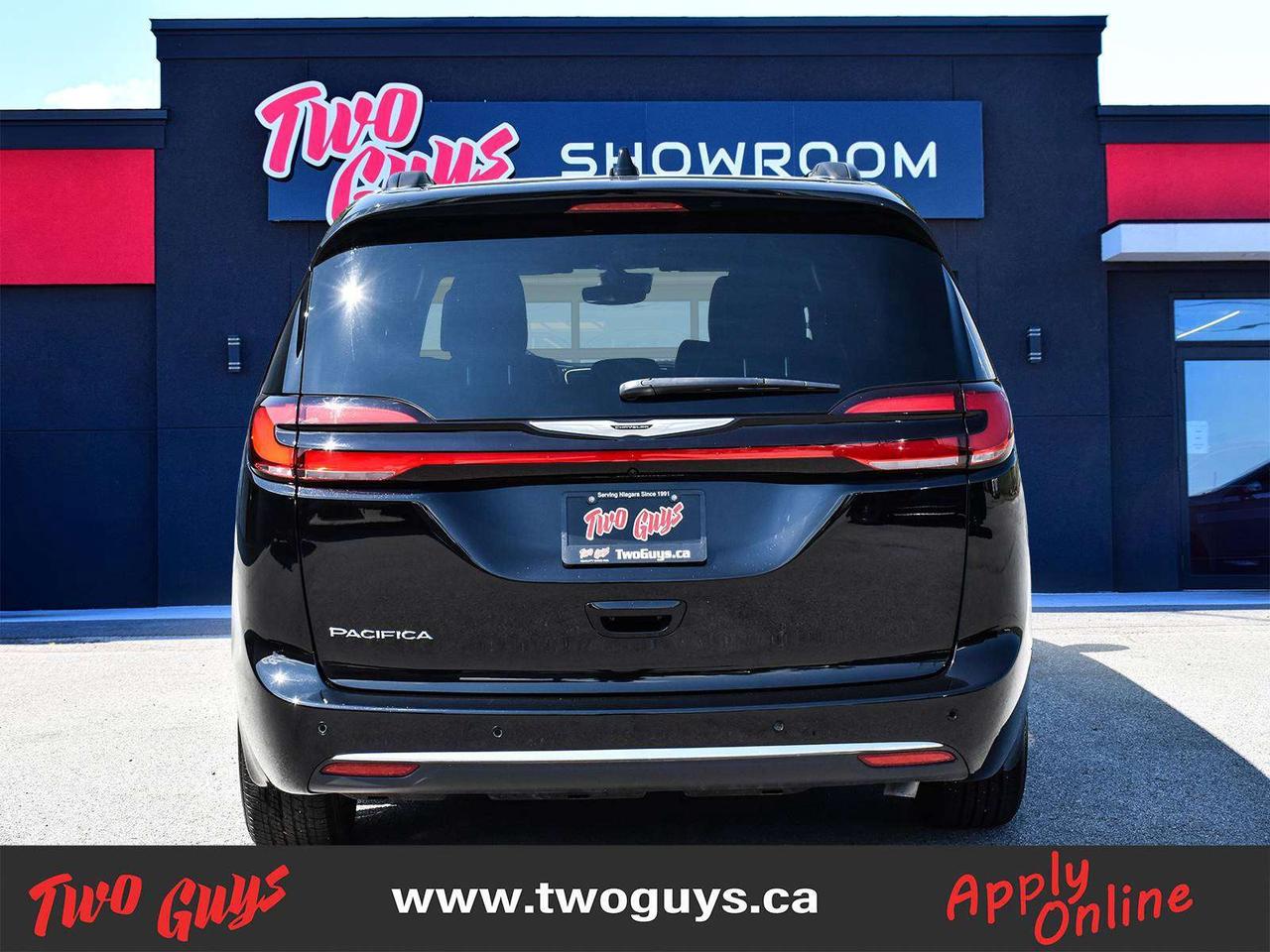 2025 Chrysler Pacifica Select   Htd Lthr   Pwr Sliders   WOW KMS Photo