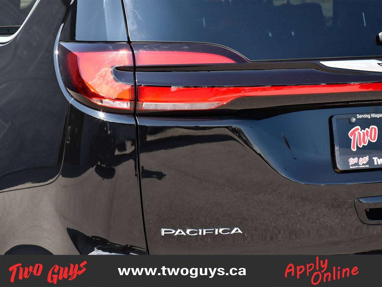 2025 Chrysler Pacifica Select   Htd Lthr   Pwr Sliders   WOW KMS Photo